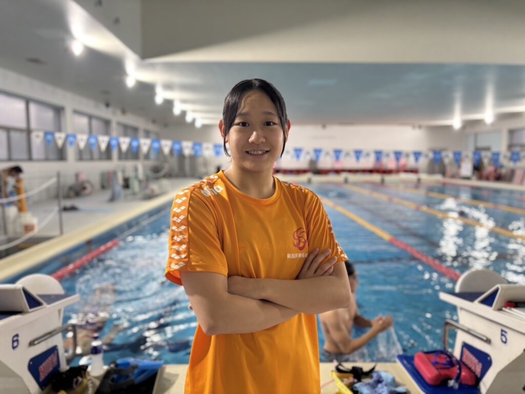 【水泳部】清水花峰選手が競泳日本選手権女子５０mバタフライ３位入賞の快挙！