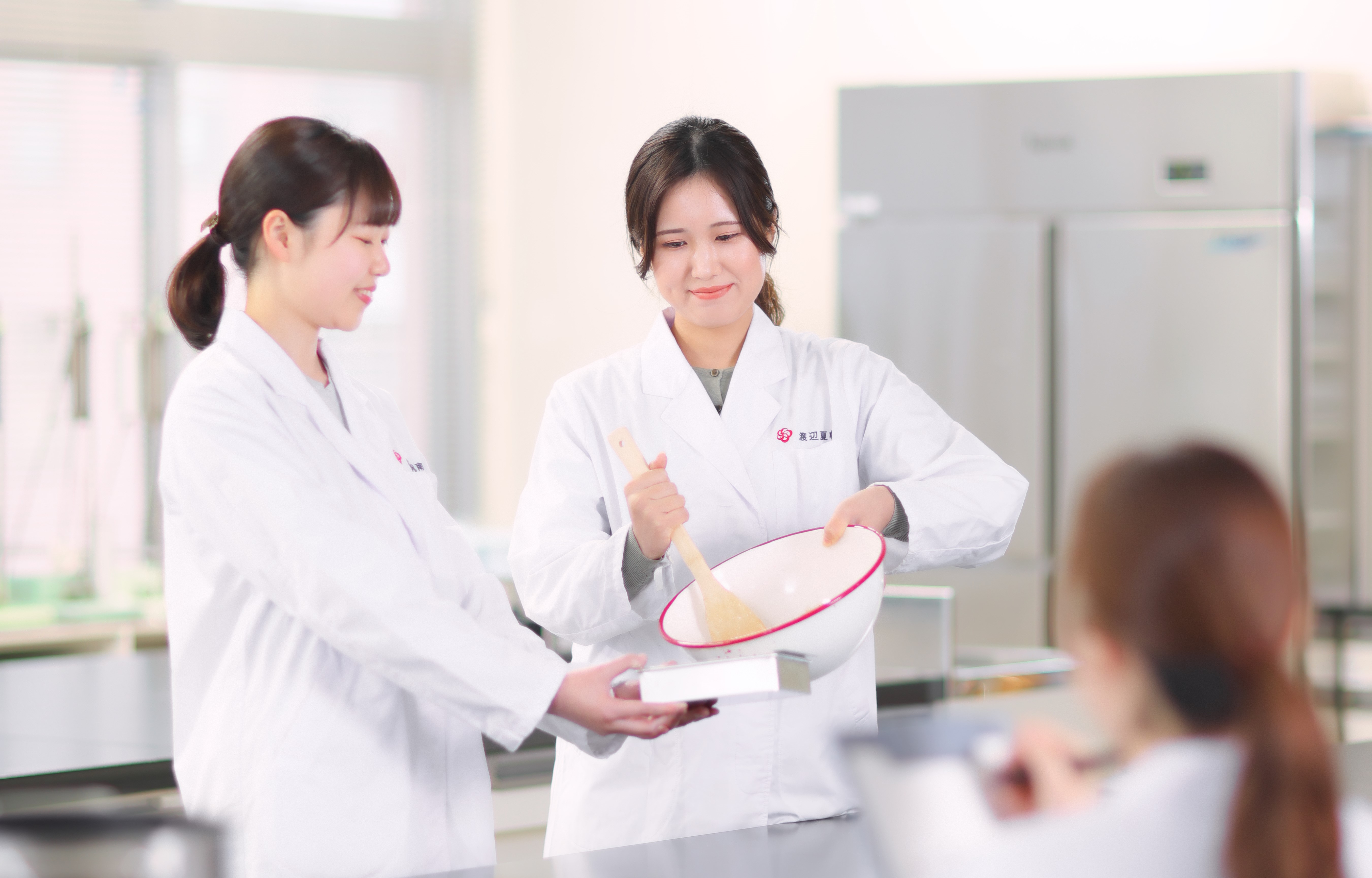 特性不安の原因は何ですか?